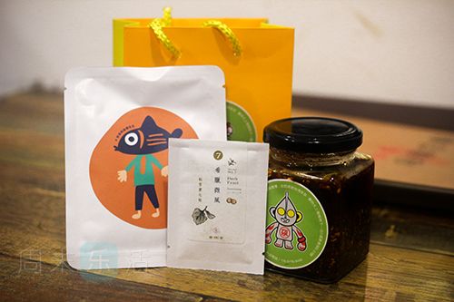 蘸食的美味哦~更有东东老师自己设计的logo和台湾茶叶,香料的分装包